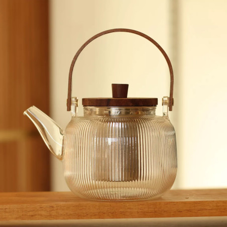 Théière MUGI 900ml en verre avec anse et couvercle en bois d'acacia - Ogo Living