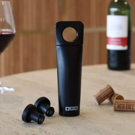 Pompe à vin Deluxe noir mat avec 2 bouchons en silicone - Ogo Living